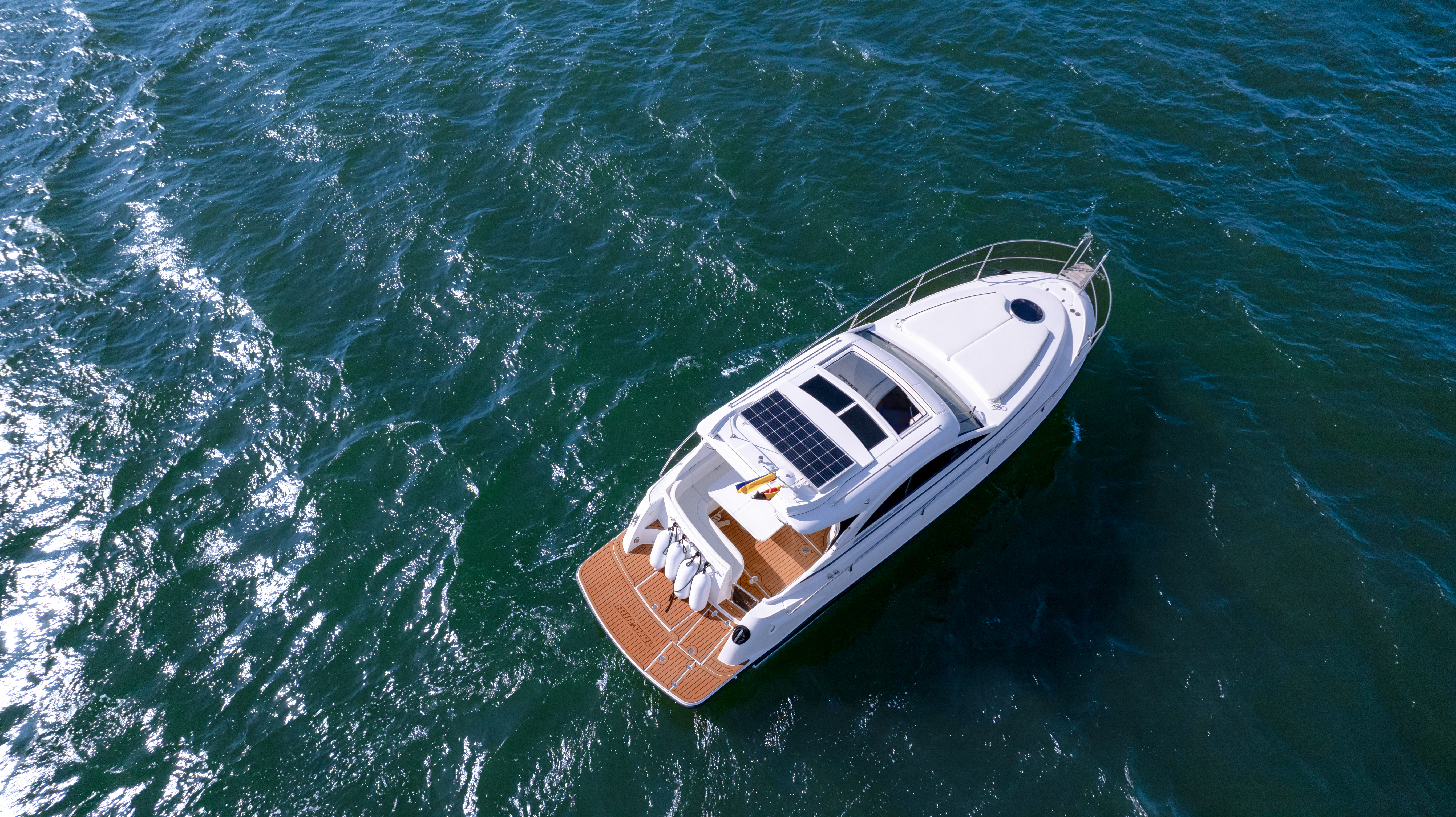 Yate Mirakul HT30 - Vista lateral